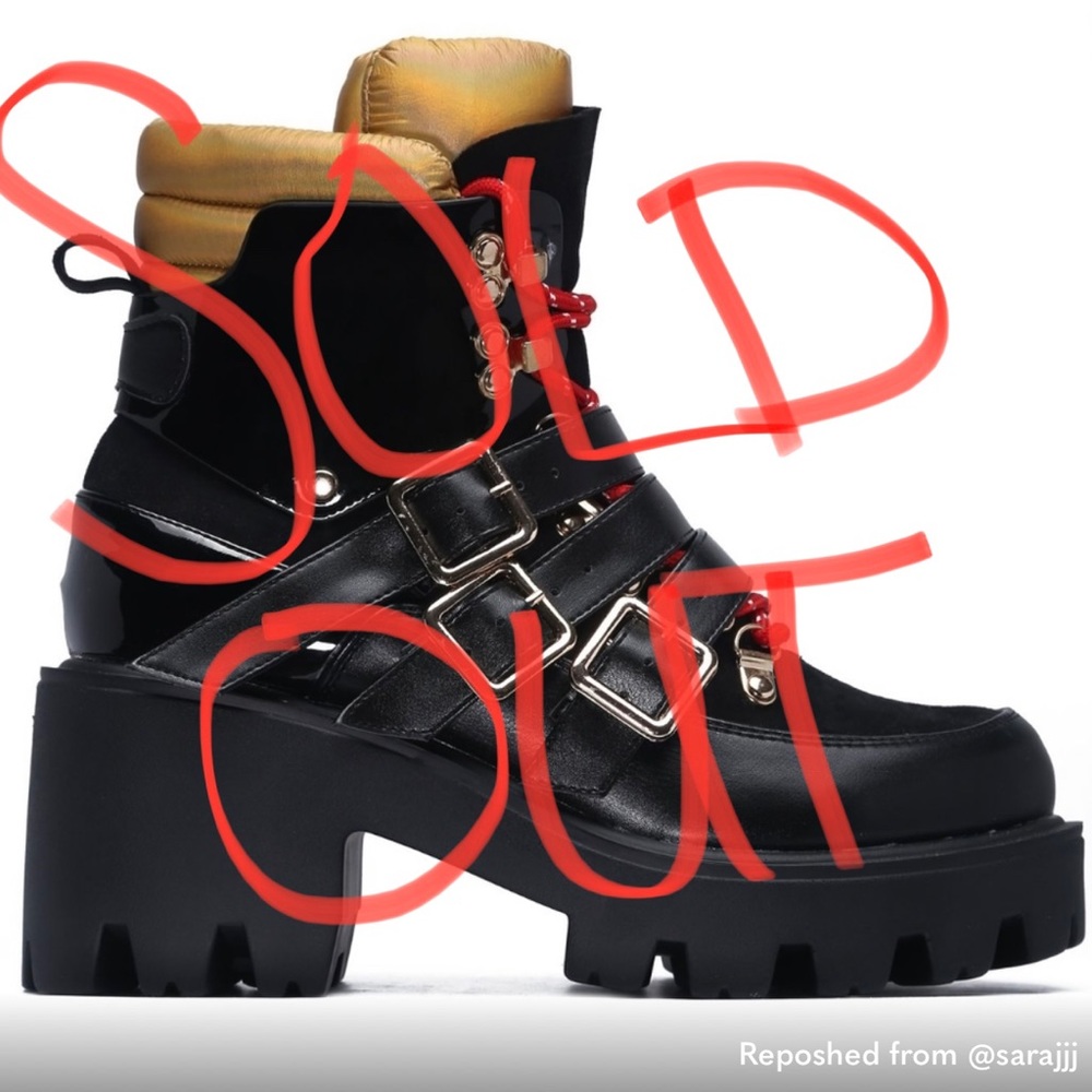 𝙉𝙚𝙬 𝙄𝙣!🖤 Buckle Up Strappy Lug Sole Boot